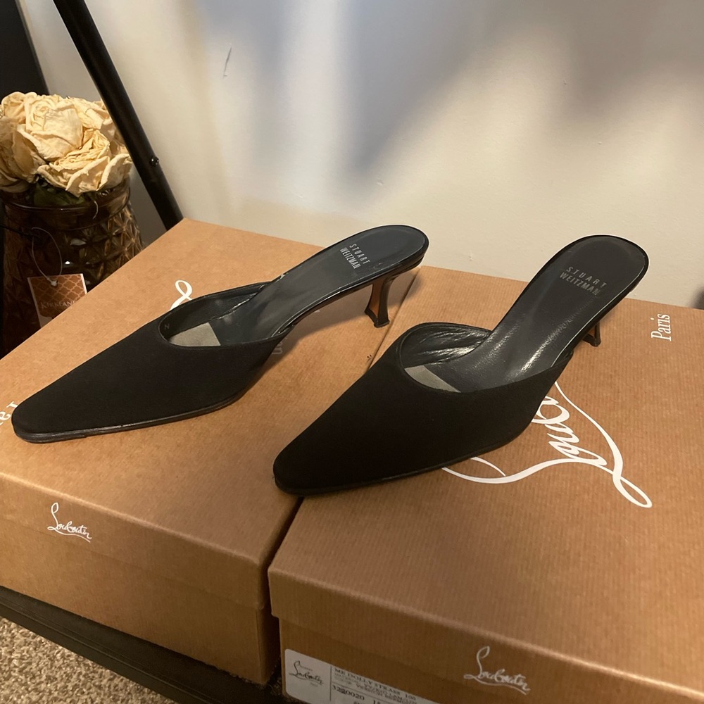 Black kitten heels